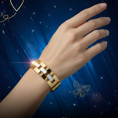 EL ARO Radiant Gold Elegance Bracelet — Mother-of-Pearl & CZ Clover Bangles
