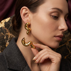 EL ARO Gold Sculptural S-Wave Chunky Hoop Stud Earrings
