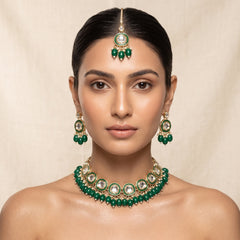 EL ARO Emerald Green Kundan Jewellery Set – Choker Necklace, Earrings & Maang Tikka