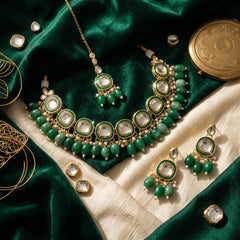 EL ARO Emerald Green Kundan Jewellery Set – Choker Necklace, Earrings & Maang Tikka