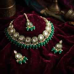 EL ARO Emerald Green Kundan Jewellery Set – Choker Necklace, Earrings & Maang Tikka