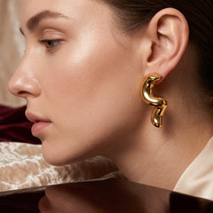 EL ARO Gold Sculptural S-Wave Chunky Hoop Stud Earrings